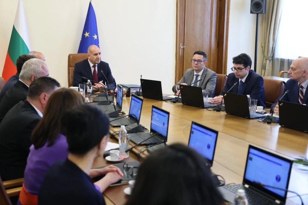 С рокади по върховете на НАП и разузнаването се заема правителството