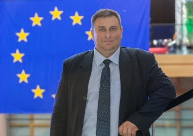 Евродепутатът Емил Радев: Евродепутате са шокирани, че България няма да дава оръжия на Украйна