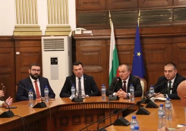 Министър Абровски към земеделците: Когато имате проблем, елате и го кажете и цялата държава ще застане зад вас