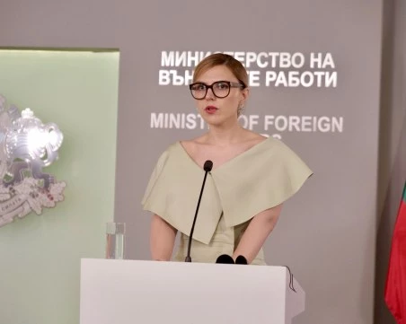 Министър Велислава Петрова: Единни сме, няма различие между думите на премиера Радев и моите