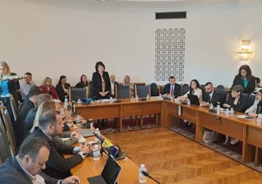 Парламентарната комисия по правни въпроси прие на второ четене общия