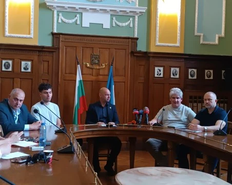 Общината обещава подобрен градски транспорт в Пловдив: работещи табла, електробуси и строги санкции