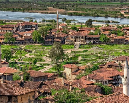 Рядка фотография показва планирането и изграждането на Градската градина на Пловдив