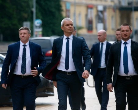 Средни пръсти към български политици в популярен ютуб канал в РСМ, 