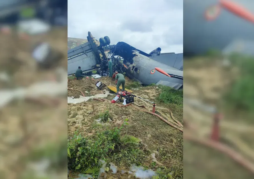 Военен самолет катастрофира при кацане