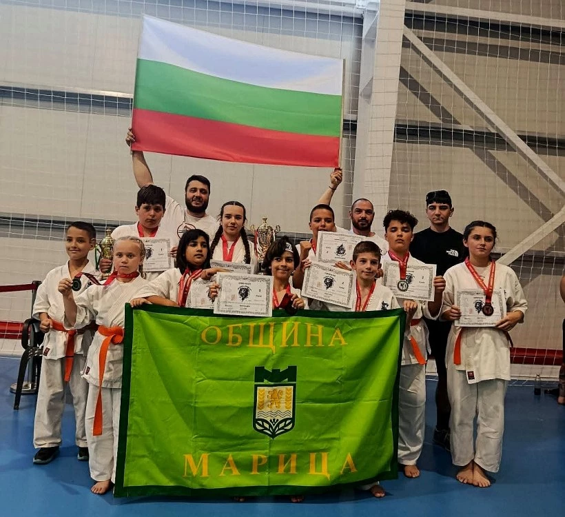 10 медала за каратеките на „Феникс