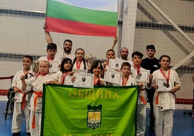 10 медала за каратеките на „Феникс – Рогош от международния турнир за купа „Черно море