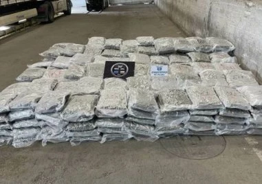 Наркотици в течна форма и пратки по пощата заливат българските граници