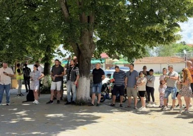 Организираха протест след скандала и заплахите за шепа череши