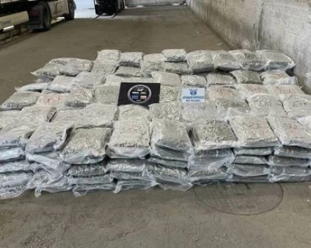 Наркотици в течна форма и пратки по пощата заливат българските граници
