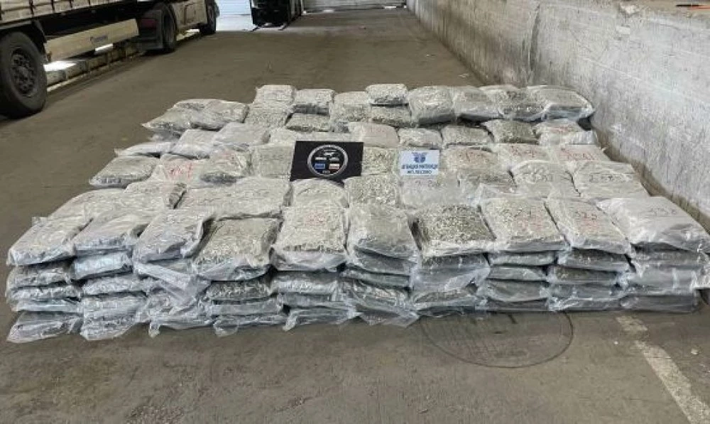 Наркотици в течна форма и пратки по пощата заливат българските граници