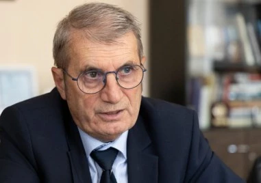 Проф. Хинков за огромните заплати на директори на болници: Дефект в закона, трябва да има спирачка