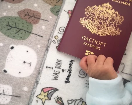 Абсурд или закон? Искат двама свидетели, за да издадат паспорт на дете в Пловдив