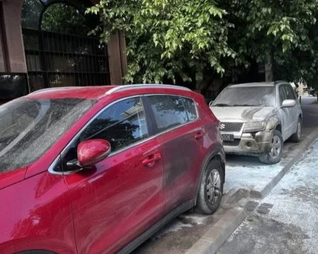 Задържаха мъжа, подпалил двете коли пред българското посолство в Скопие