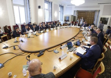Депутатите в бюджетната парламентарна комисия се събират извънредно от 12