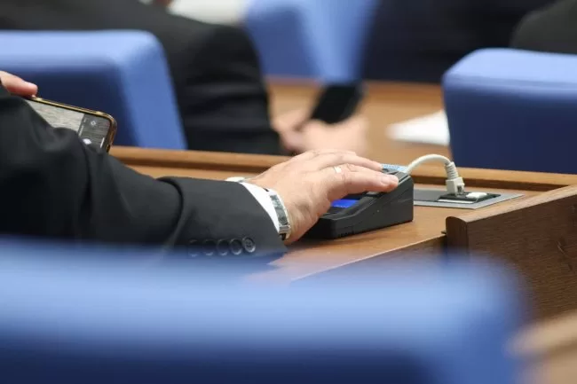 Най-много в Европа: Българските депутати взимат близо 7 пъти повече от минималната заплата