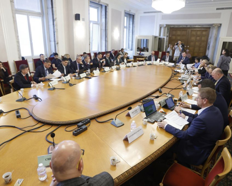Бюджетна комисия обсъжда на второ четене новия държавен дълг