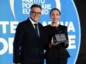 Елена Кристиано получи европейска награда за принос към италианската общност по света