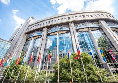 Политико”: България се противопоставя на санкции срещу Русия