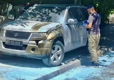 Прокуратурата повдигна обвинение срещу мъжа, подпалил коли на българското посолство в Скопие
