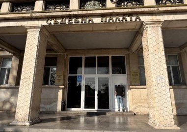 Евакуираха Съдебната палата във Варна