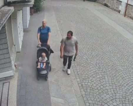 Бебешка количка за камуфлаж? Кражба на велосипед разпали коментарите в Пловдив
