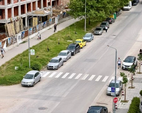 Безумна пешеходна пътека се появи в Смирненски