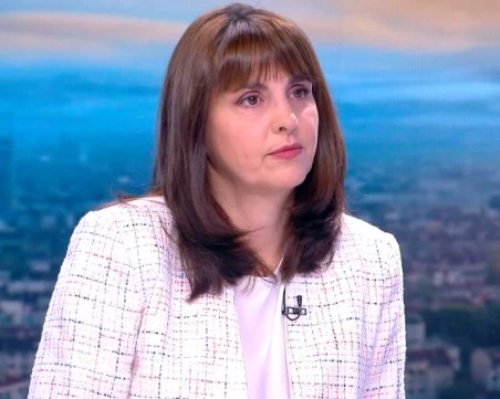 Ефремова: Пенсиите няма да се намаляват, системата ще се реформира