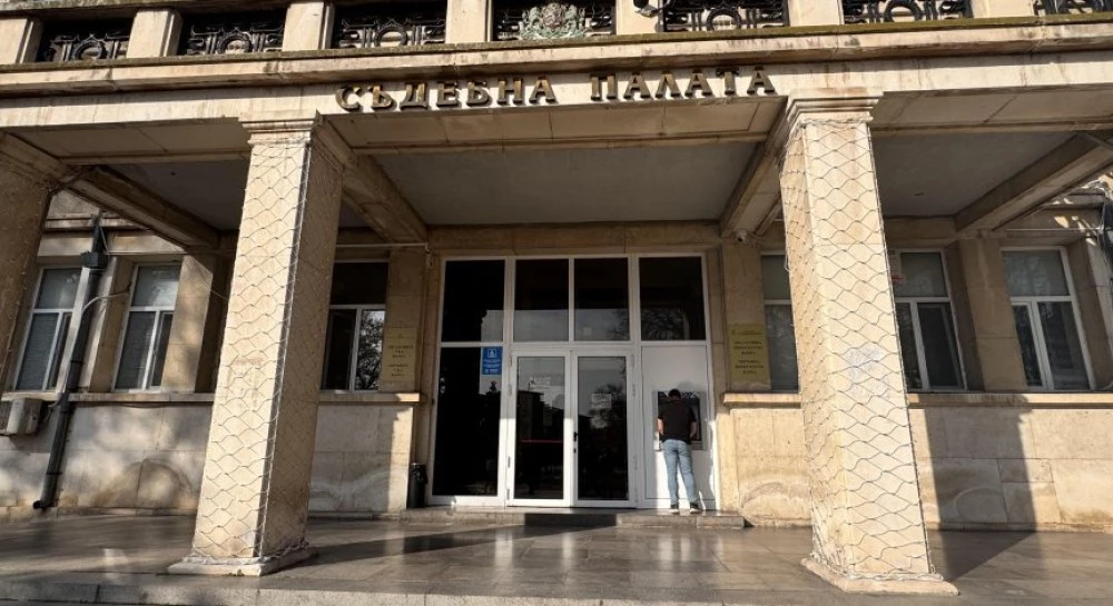 Евакуираха Съдебната палата във Варна