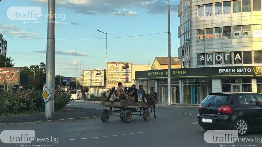 Въпреки забраната: Препълнена каруца шпори из пловдивските булеварди