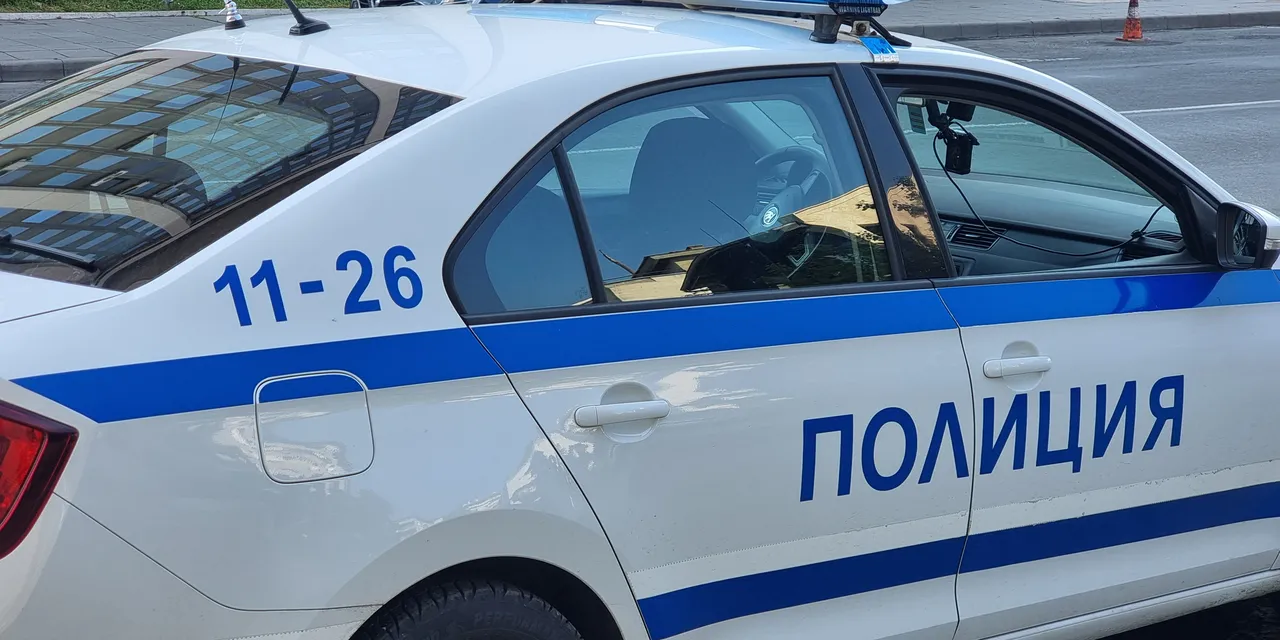 Задържаха бизнесмен и училищен директор за злоупотреби при ремонт на училищен салон