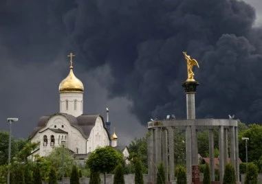 Черен дъжд в Москва след най-голямата украинска атака срещу рафинерия