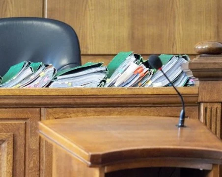 Педофил с 3 присъди охранявал училище в София, пращал на деца голите си снимки