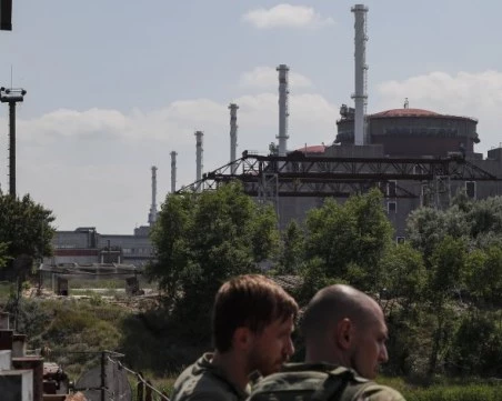 Пожар избухна в Запорожката АЕЦ след атака с дронове от Русия