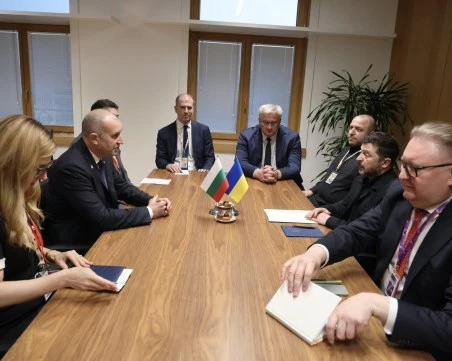 Радев се срещна със Зеленски в Брюксел