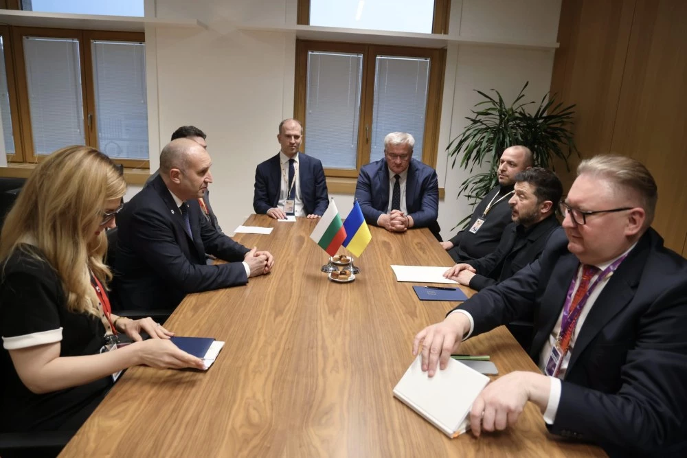 Радев се срещна със Зеленски в Брюксел