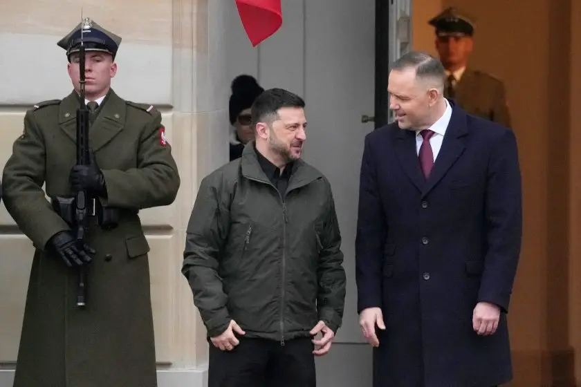 Зеленски върна най-високия полски орден след решението на Варшава да му го отнеме