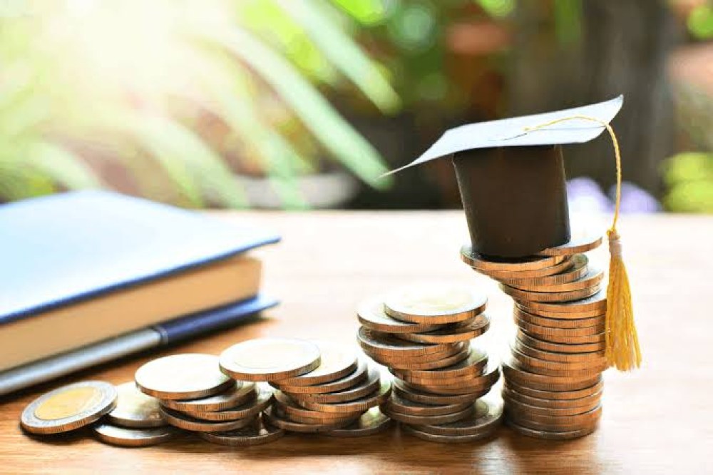 Великобритания издирва 3500 българи за непогасени студентски заеми