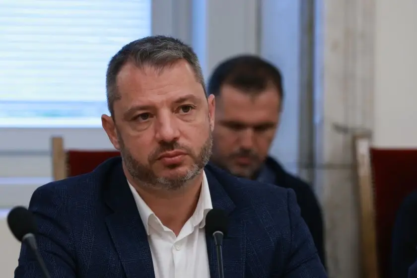 Делян Добрев подаде молба за напускане на Народното събрание