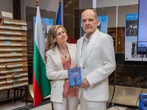 Проф. Цекомир Воденичаров представи „Панта рей