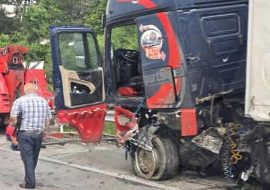 Две катастрофи една след друга блокираха АМ „Тракия” в района на тунела „Траянови врата”