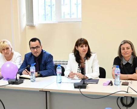 Министър Ефремова: Заедно с организациите на хората с увреждания ще търсим по-ефективни начини за подкрепа