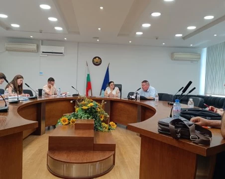 Областната комисия: Полагат се всички усилия за овладяване на шарката по животните в Първомай