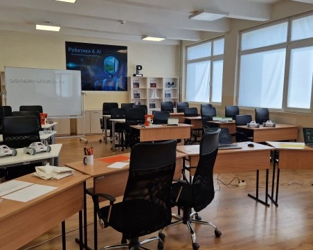 Професионалната гимназия по електроника и електротехника в Пловдив с нова STEM зона