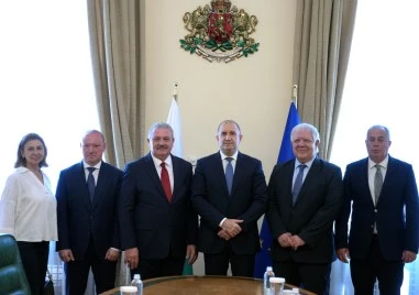 Министър председателят Румен Радев проведе среща с представители на Настоятелството