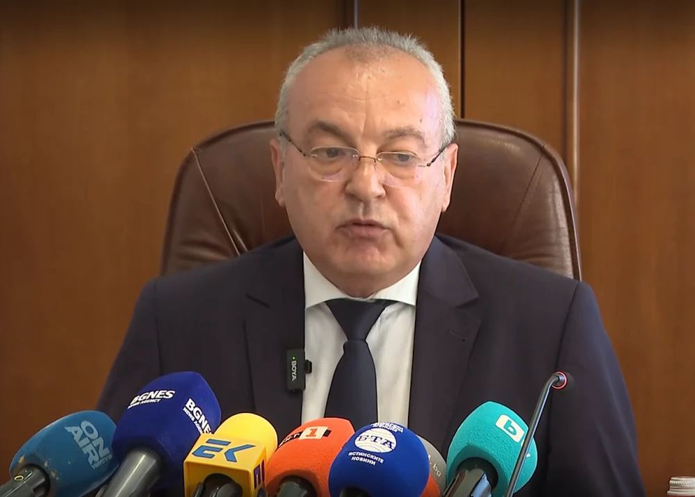 Гълъб Донев представя Бюджет 2026: Ще има по-високи осигуровки и по-скъпи винетки