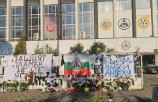 Славия скърби за малките ангелчета, стотици почетоха паметта им пред стадиона