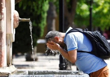 Първата гореща вълна за годината отне живота на около 200