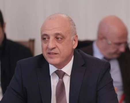 Обсъждат в парламента охраната на властта