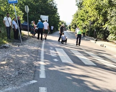 Майката на Иван, пометен на скутера си край Мездра: Шофьорът каза, че е взел рязко завоя, беше в шок
